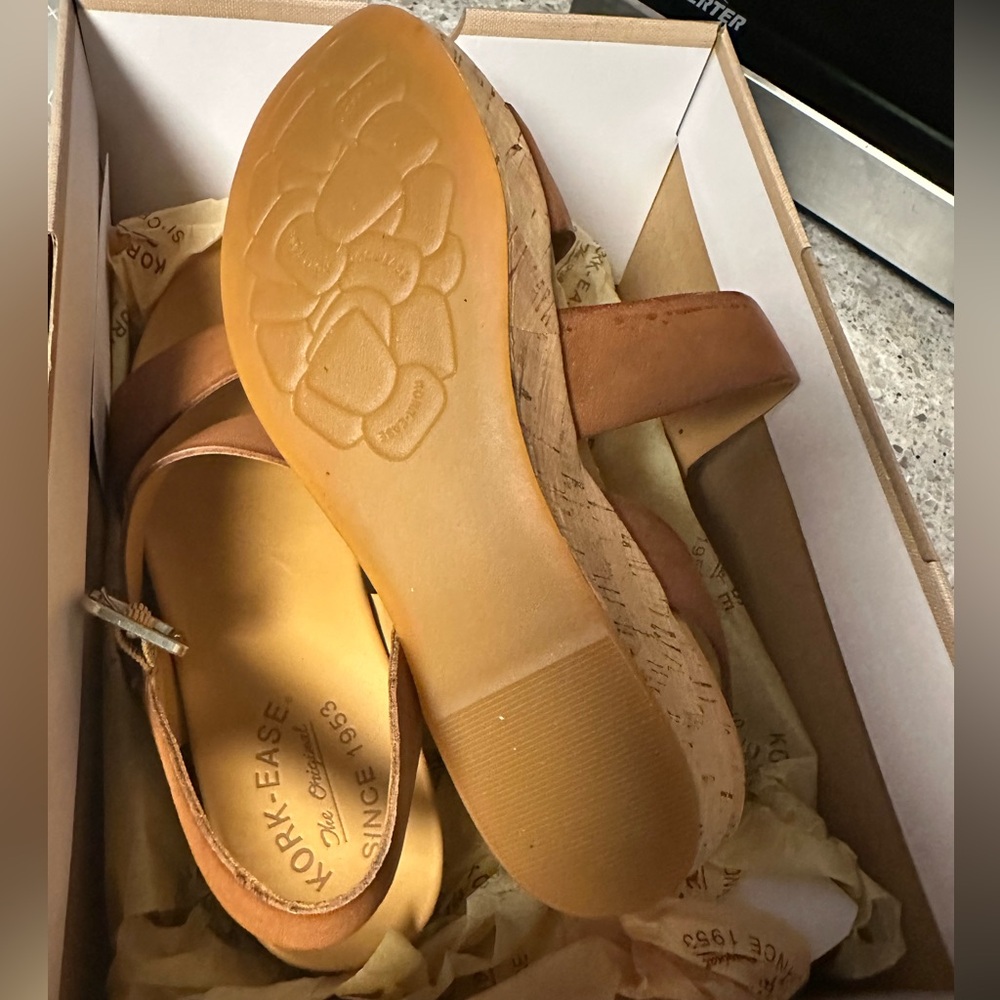 Kork-Ease sandals in original box. Super cute! NEW. - Picture 3 of 4